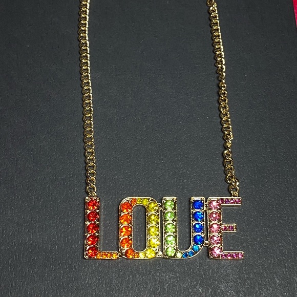 Betsey Johnson Love necklace - Picture 5 of 7